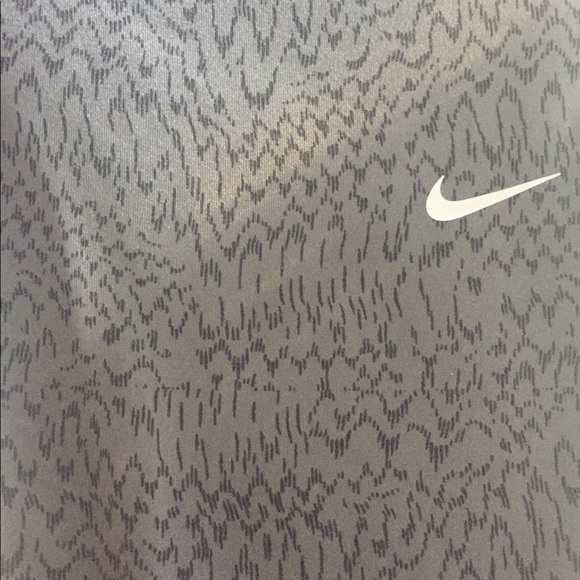 Nike Dark Grey Printed Knee Length Legging - Picture 2 of 4